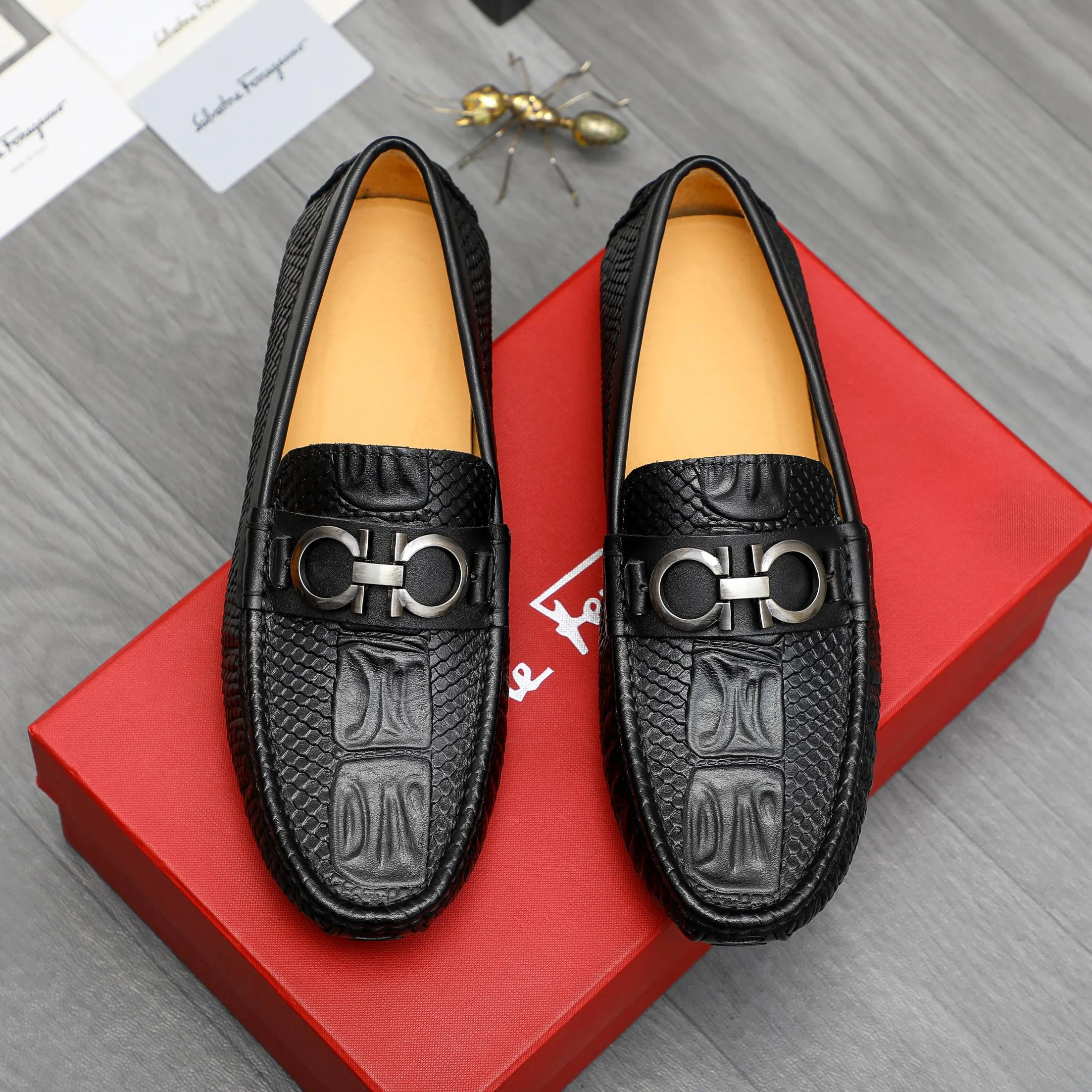 Men's shoes 💰p380 Product trademark: Ferragamo " Ferragamo ] Casual slip-on men's shoes Regular size: 38-45 Product material: Selected embossed cowhide upper, pigskin lining, rubber outsole